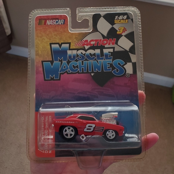 Dale Earnhardt Jr #8 Muscle Machines 1:64 MOC